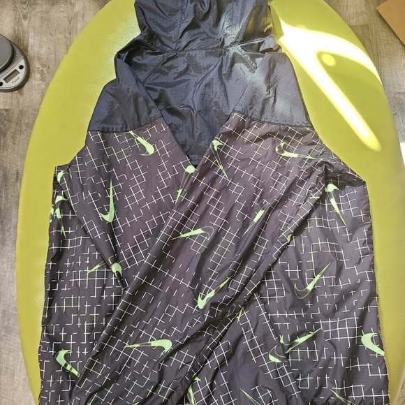 Boys nike jacket - Picture 2 of 3